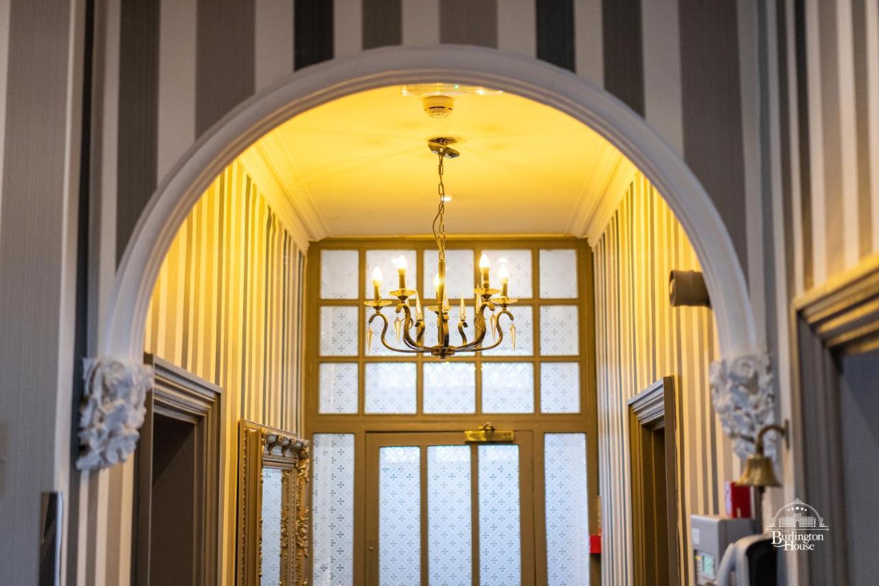 Burlington House Boutique Bed & Breakfast Oxford Exterior photo The entrance to the hotel