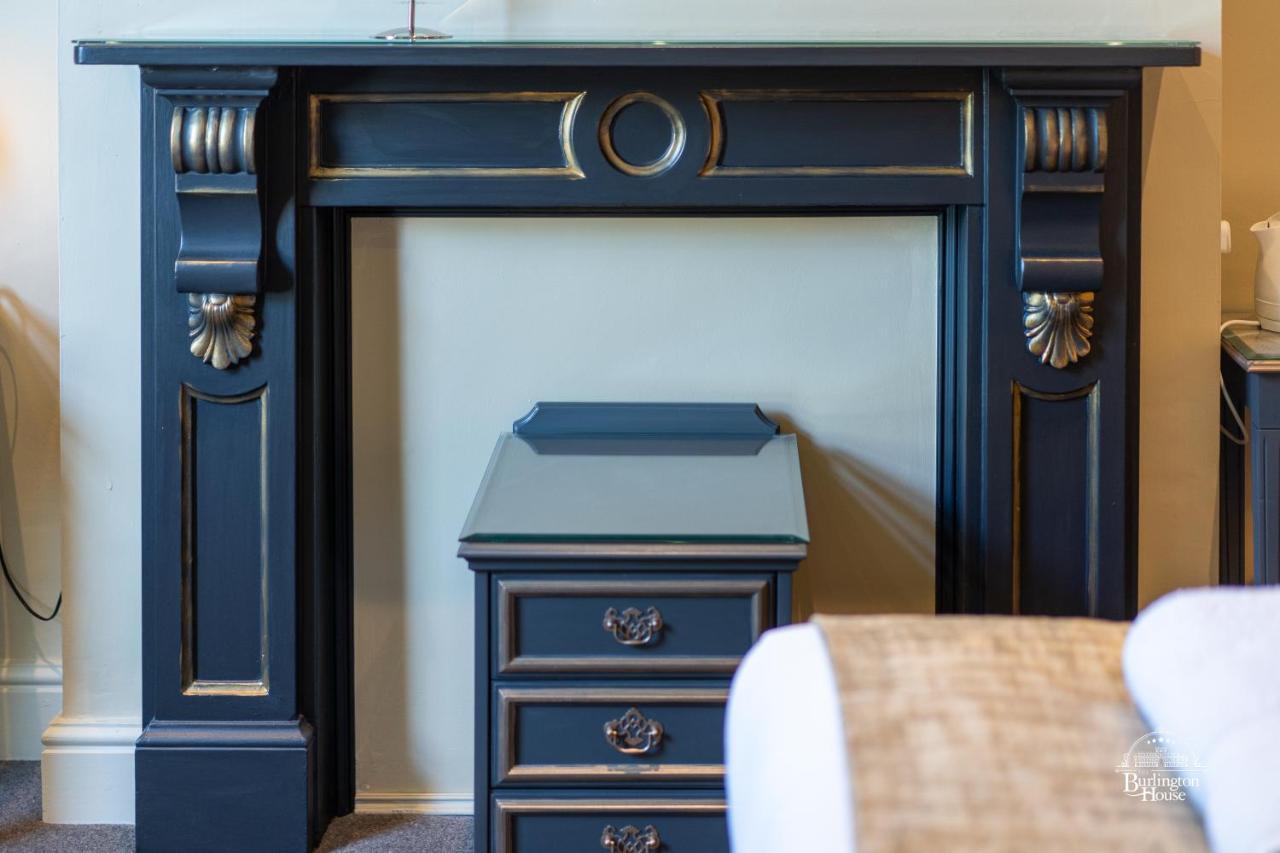 Burlington House Boutique Bed & Breakfast Oxford Exterior photo A fireplace in the hotel
