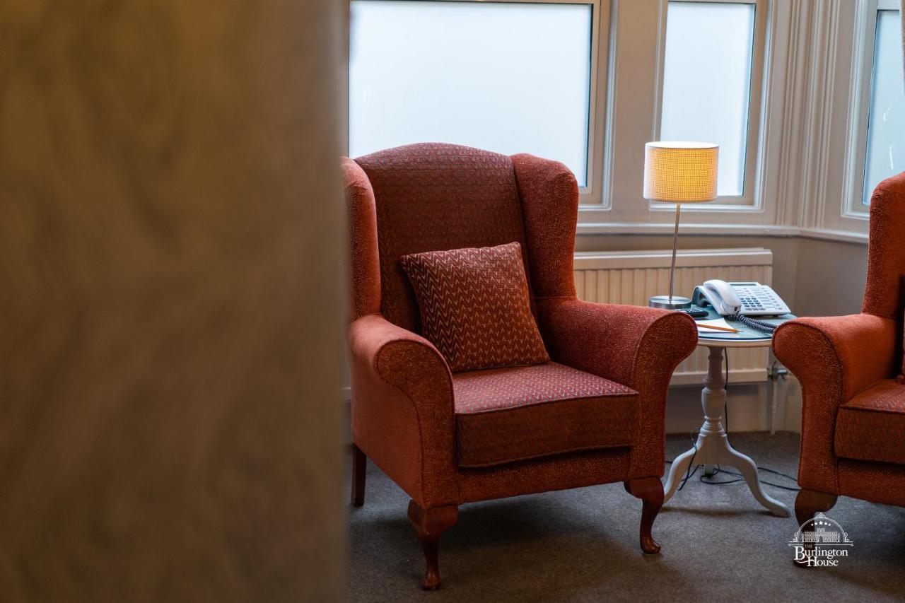 Burlington House Boutique Bed & Breakfast Oxford Exterior photo A wing chair
