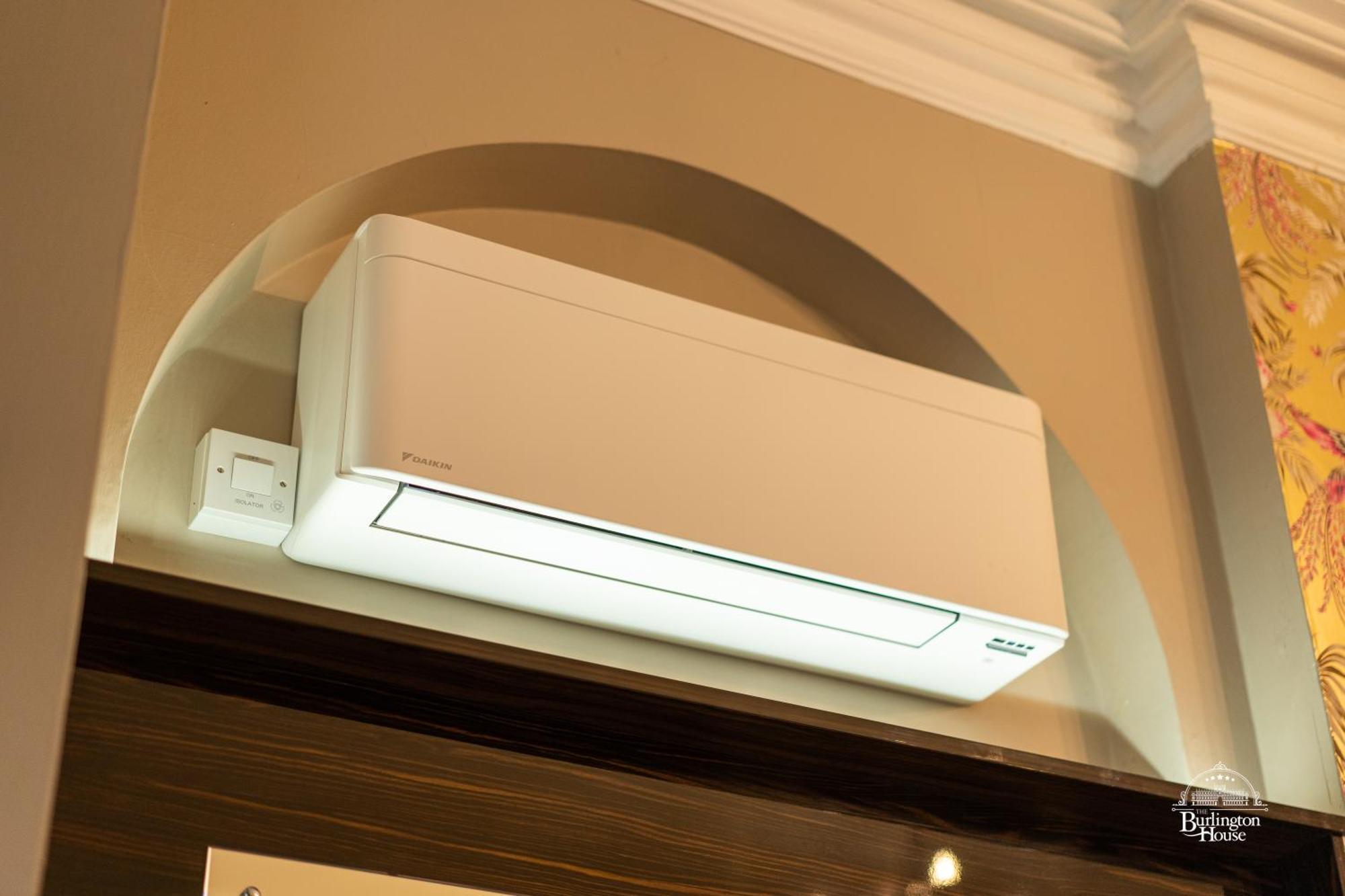 Burlington House Boutique Bed & Breakfast Oxford Room photo A wall-mounted air conditioner