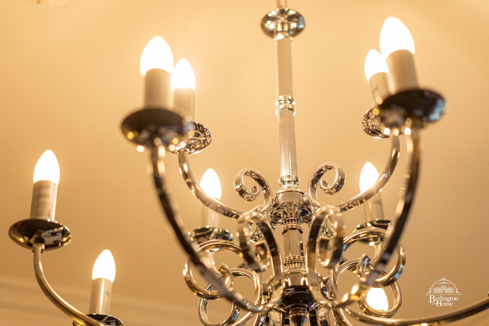 Burlington House Boutique Bed & Breakfast Oxford Room photo A chandelier