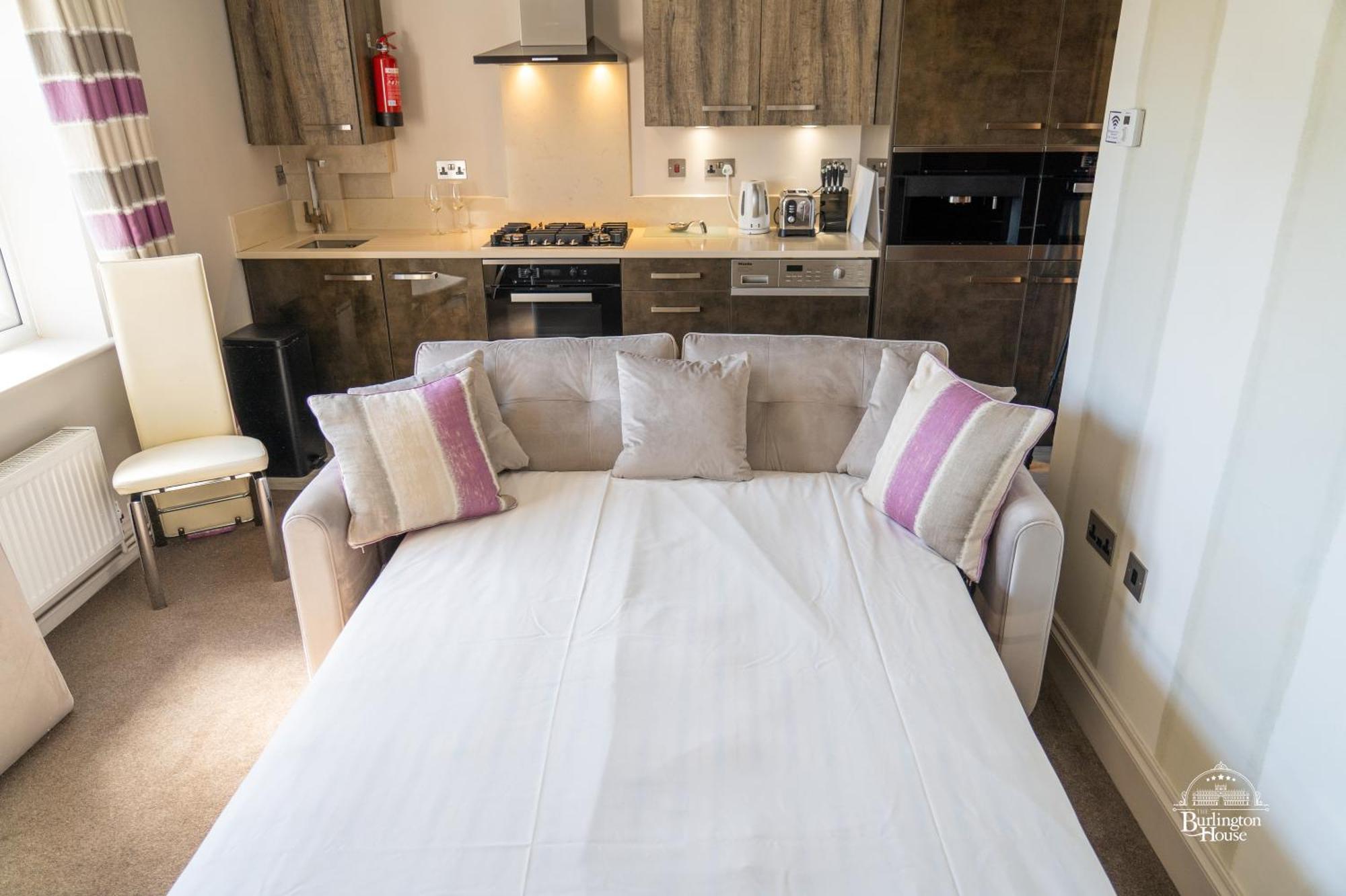 Burlington House Boutique Bed & Breakfast Oxford Exterior photo A sofa bed