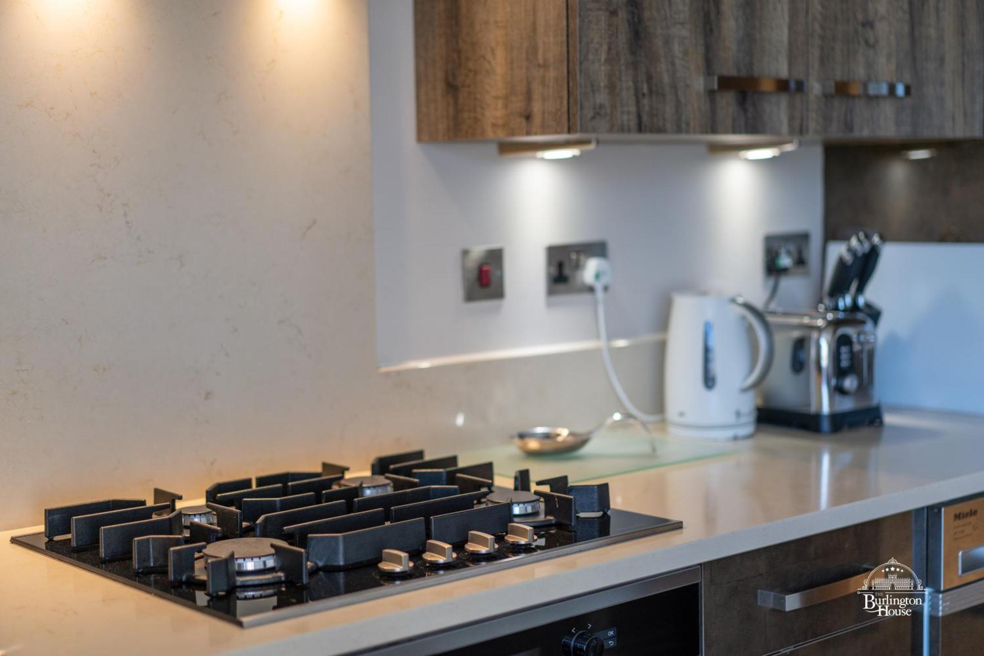 Burlington House Boutique Bed & Breakfast Oxford Exterior photo A gas hob